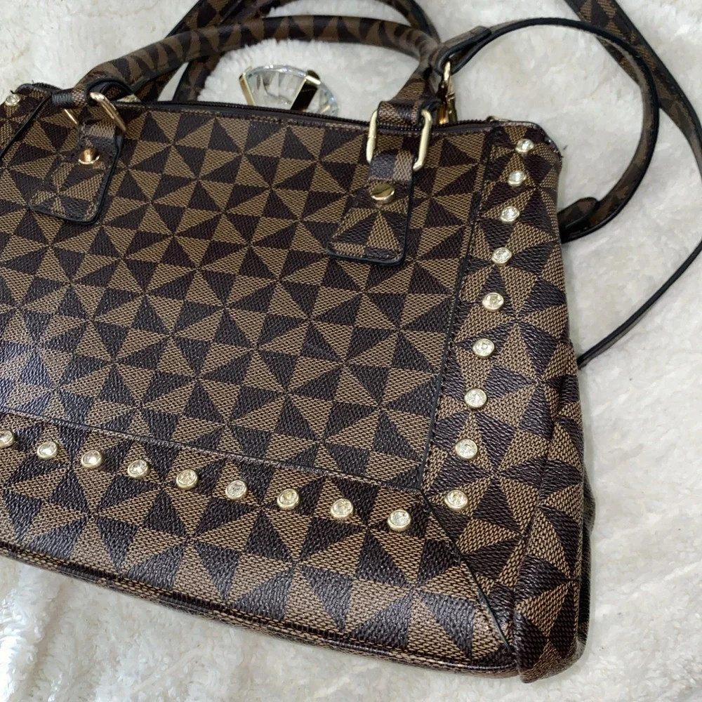 The Unbranded Brand elegant brown